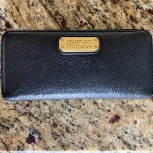 Marc Jacobs Black Leather Zippered Wallet